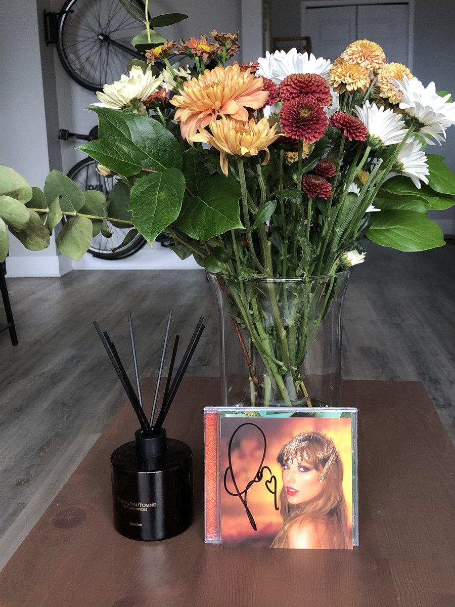 Midas_touch19's tweet image. Her ❤️‍🔥

Forever grateful to @forthesignal for selling me her extra copy 🥹