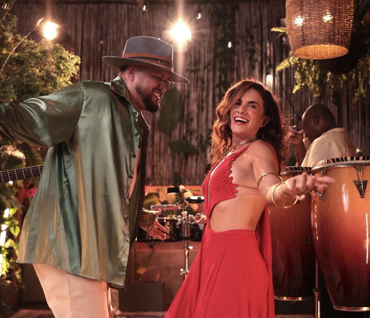 Ya está afuera #Dulcesitoenelcafé con <a href="/YeraMusic/">Yera</a> una salsa para bailar con su amor y celebrar esta época tan linda del año bailando y celebrando el amor y sus lenguajes ! Los regalitos que calientan el amor y lo hacen más fuerte youtu.be/sb7uUKsuEL0?si…