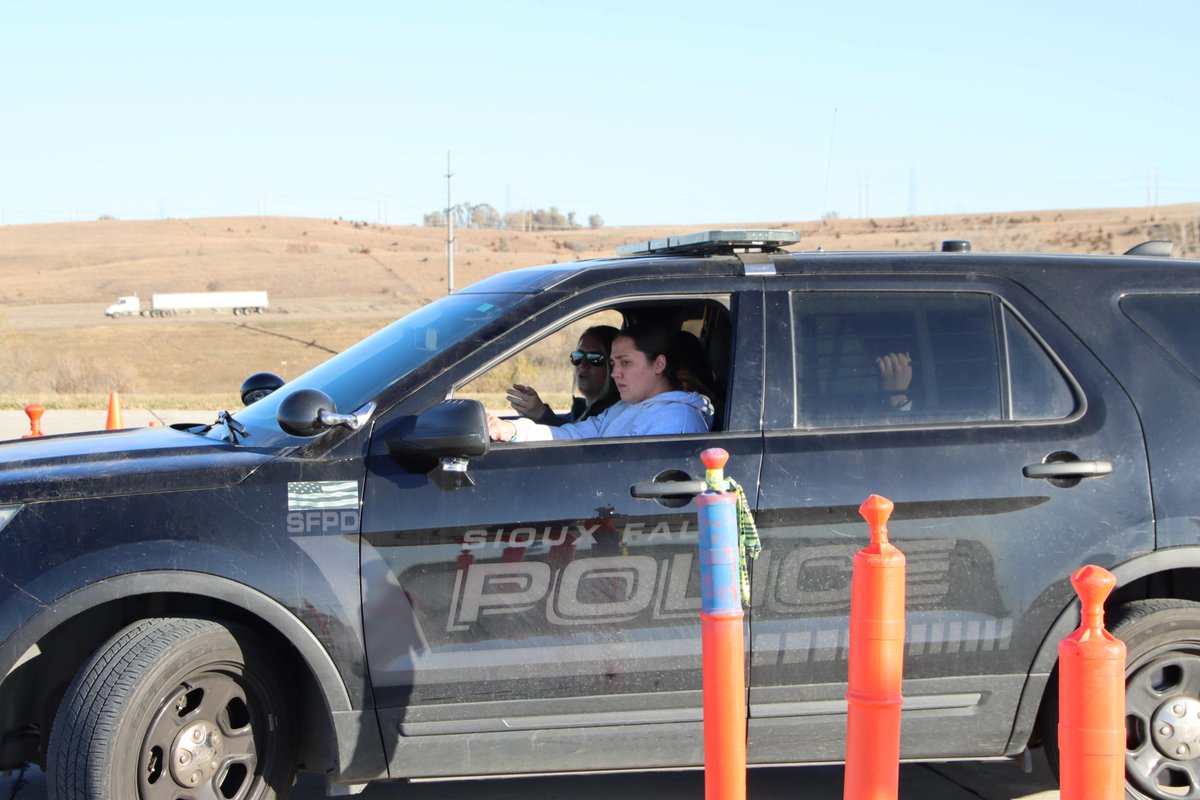 siouxfallspd's tweet image. Highlights of week 3 of recruit training included Emergency Vehicle Operation and Taser training. Recruits spent time learning proper emergency vehicle driving, both high speed and precision driving, as well as experiencing Taser effects. /713