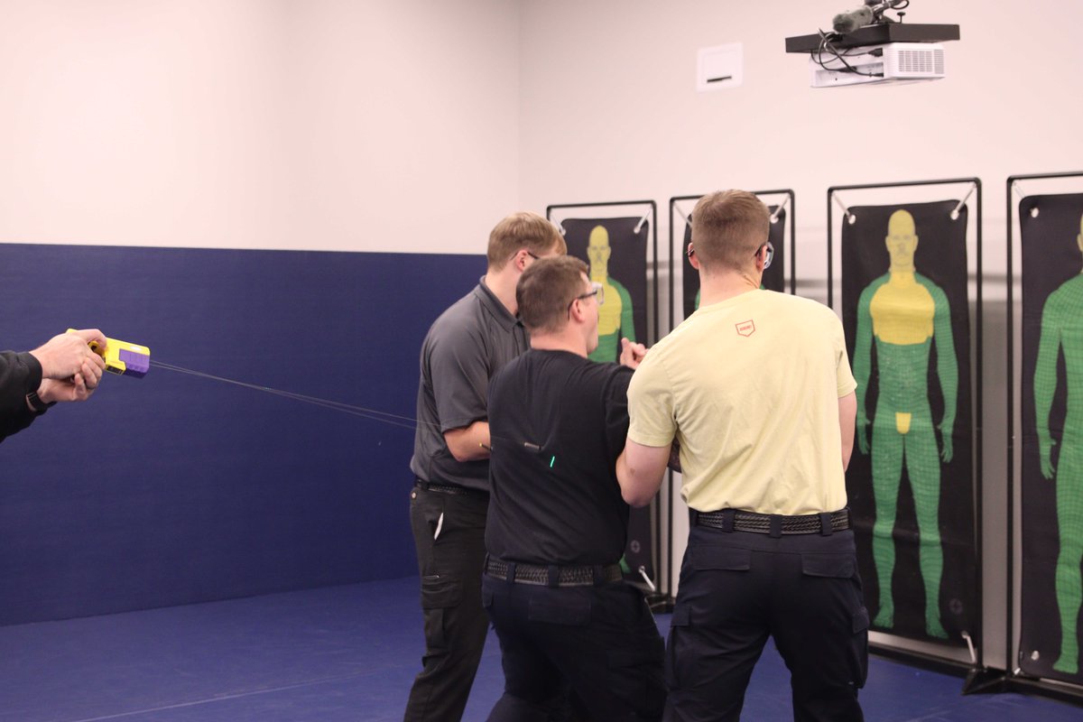 siouxfallspd's tweet image. Highlights of week 3 of recruit training included Emergency Vehicle Operation and Taser training. Recruits spent time learning proper emergency vehicle driving, both high speed and precision driving, as well as experiencing Taser effects. /713