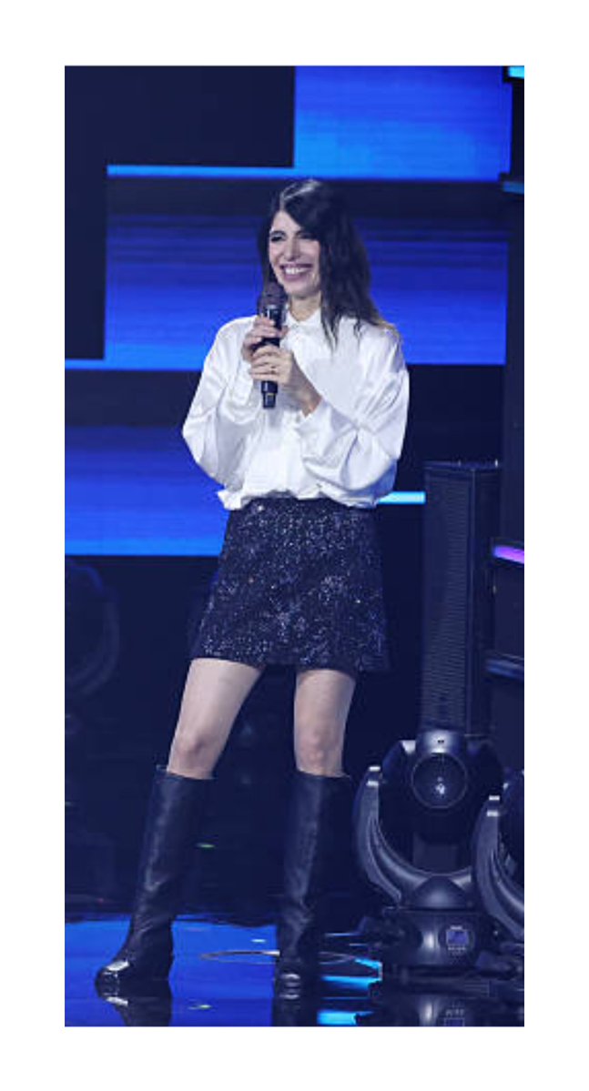 chemsier's tweet image. Giorgia  - 06.11.2025

La très belle @Giorgia  lors du show de l&apos;émission #xfactor le 6 novembre.
Absolument sublime !
😍

#chemisier #blouse #satin #soie