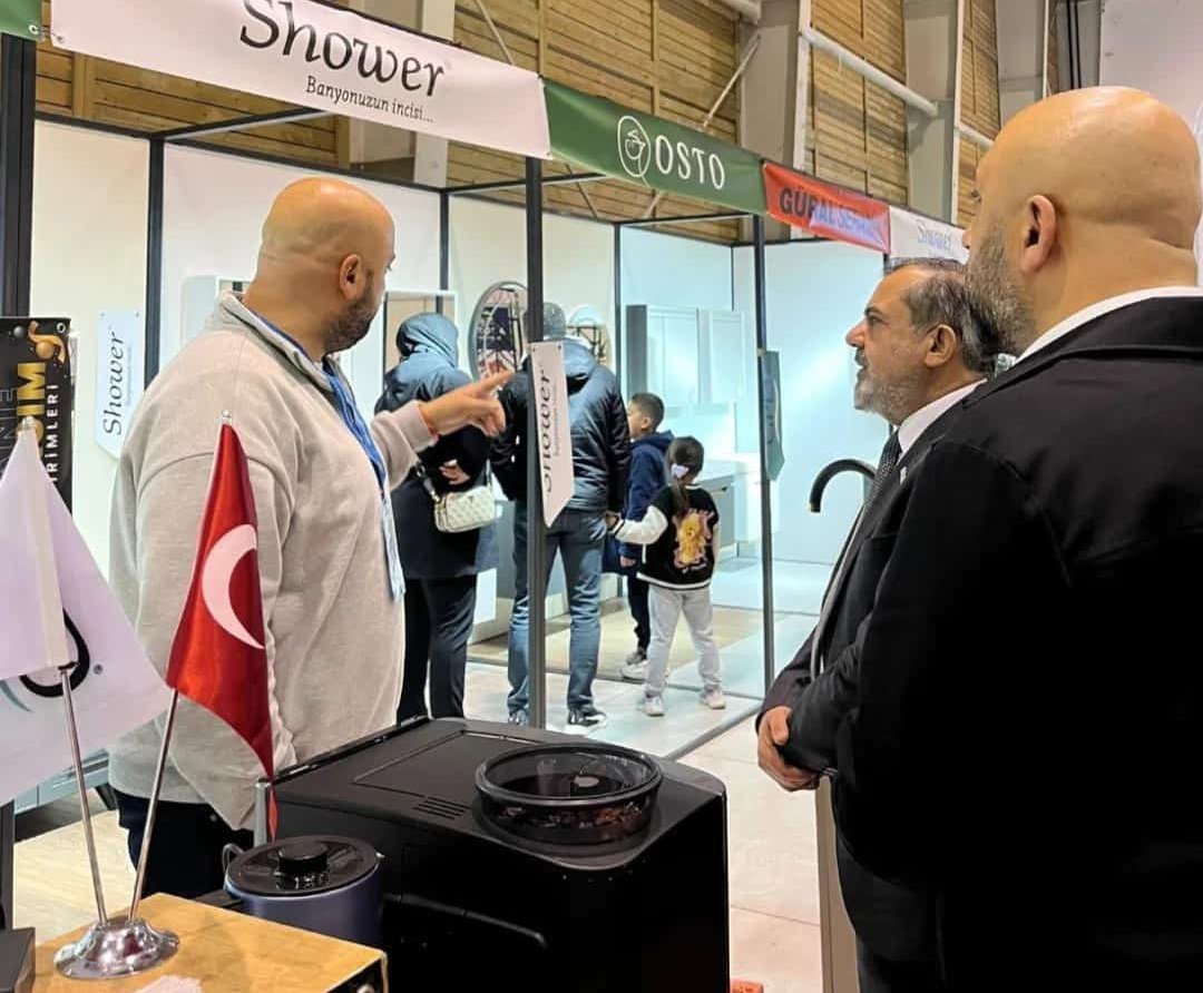 Türkiye İttifakı Partisi Çorum İl Başkanı Ahmet Anak ve beraberinde ki heyet Çorum Mobilya ve Dekorasyon Fuarını ziyaret ederek, katılımcı firmaların yetkilileri ile sektörün sorunları ve beklentileri hakkında fikir alış verişinde bulundu.