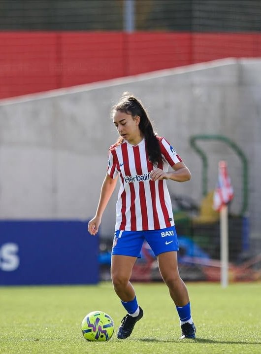 ¡Enhorabuena, Natalia!
Debut en el primer equipo del <a href="/AtletiFemenino/">Atlético de Madrid Femenino</a>.
Tu humildad, esfuerzo y calidad futbolística traen tus primeras recompensas. 
Muy orgullosos de tí desde tu cuna futbolística 🧡⚽️🎓