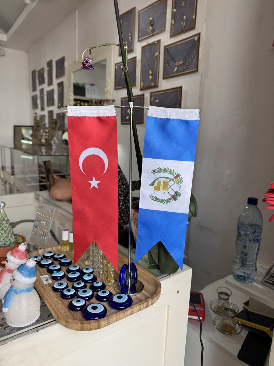 Antigua Çiçek Festivali’nde şanlı bayrağımızın yer almasından gurur duyduk. 

🇹🇷🤝🇬🇹

Orgullo al ver nuestra bandera en el Festival de las Flores de Antigua!

Gracias Joyas del Turco .