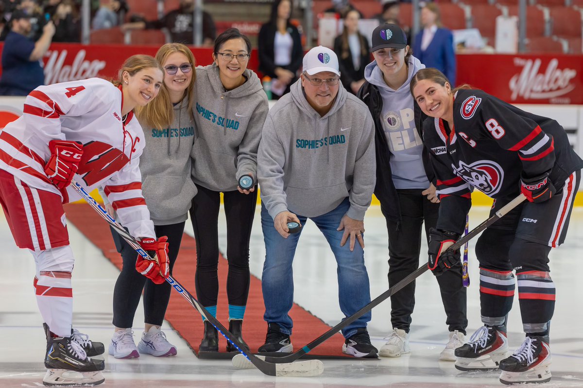 SCSUHuskies_WHK's tweet image. Yesterday’s ceremonial puck drop with @SophiesSquad 🏒 💜🩵

#MentalHealthAwareness | #BreakTheStigma
