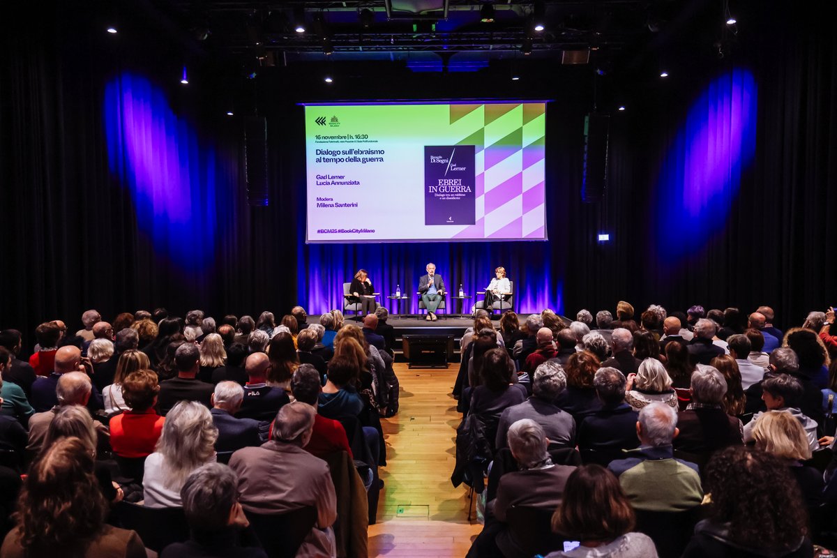 BOOKCITYMILANO's tweet photo. Le luci si sono spente, ma le parole risuonano ancora ✨
BookCity Milano 2025 si è conclusa, eppure le voci, i volti, gli incontri restano vivi nei ricordi, nelle pagine, nelle idee che hanno preso forma in questi giorni📚
#BCM25 #Ilpoteredelleidee #Leideedelpotere https://t.co/6PqNPvYsuN