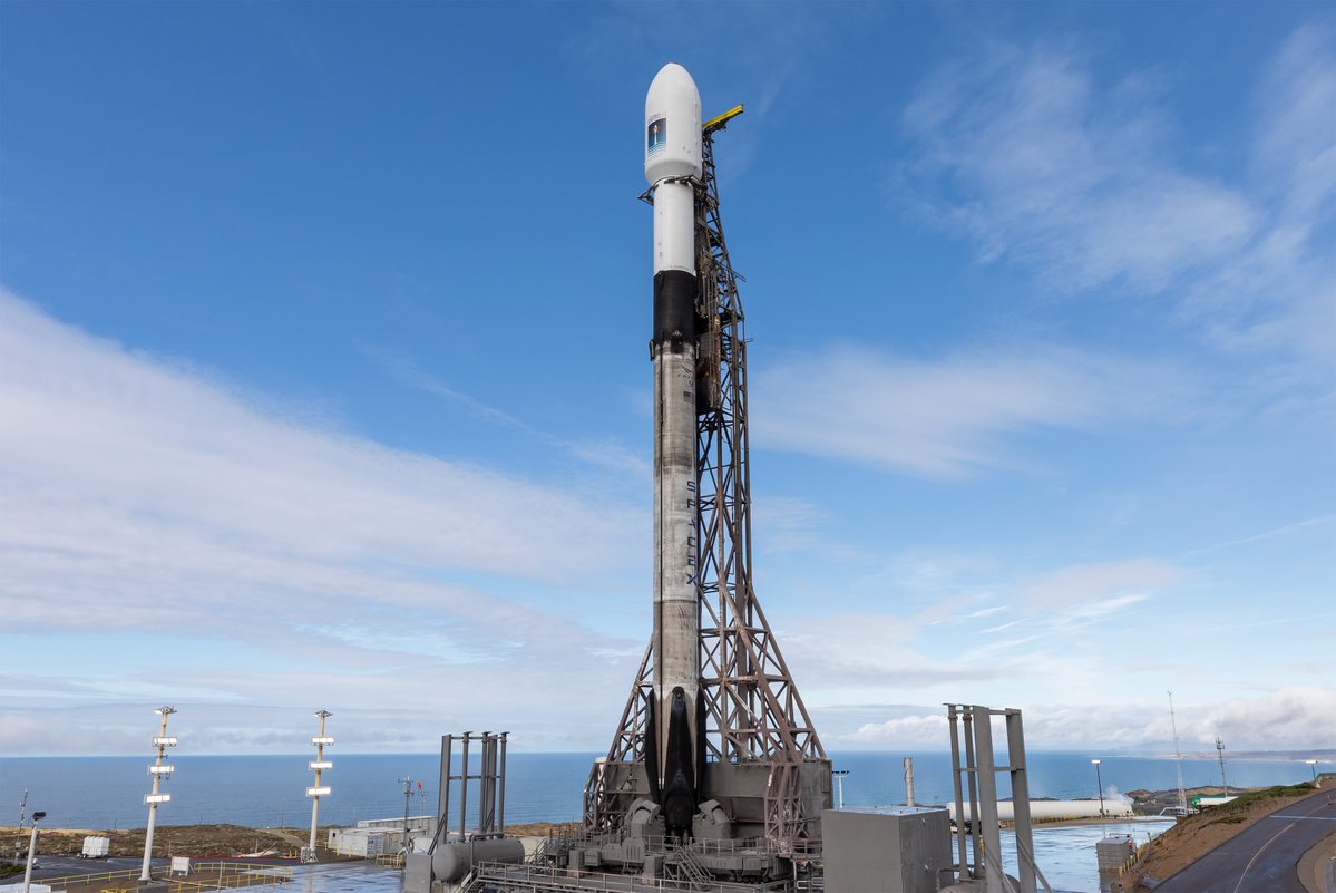 SpaceX's tweet image. Falcon 9 is vertical at pad 4E in California ahead of tonight’s launch of Sentinel-6B. Weather is currently 60% favorable for liftoff → spacex.com/launches/senti…