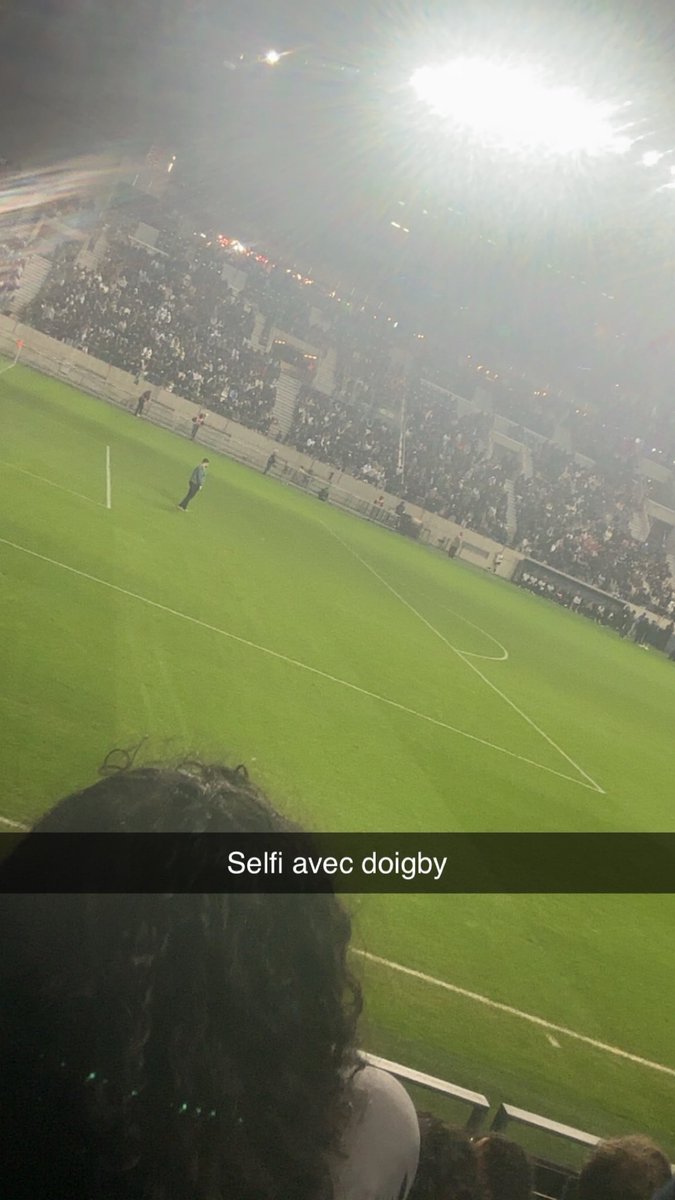 YSF7zer's tweet image. selfi avec doigby #StreamForHumanity