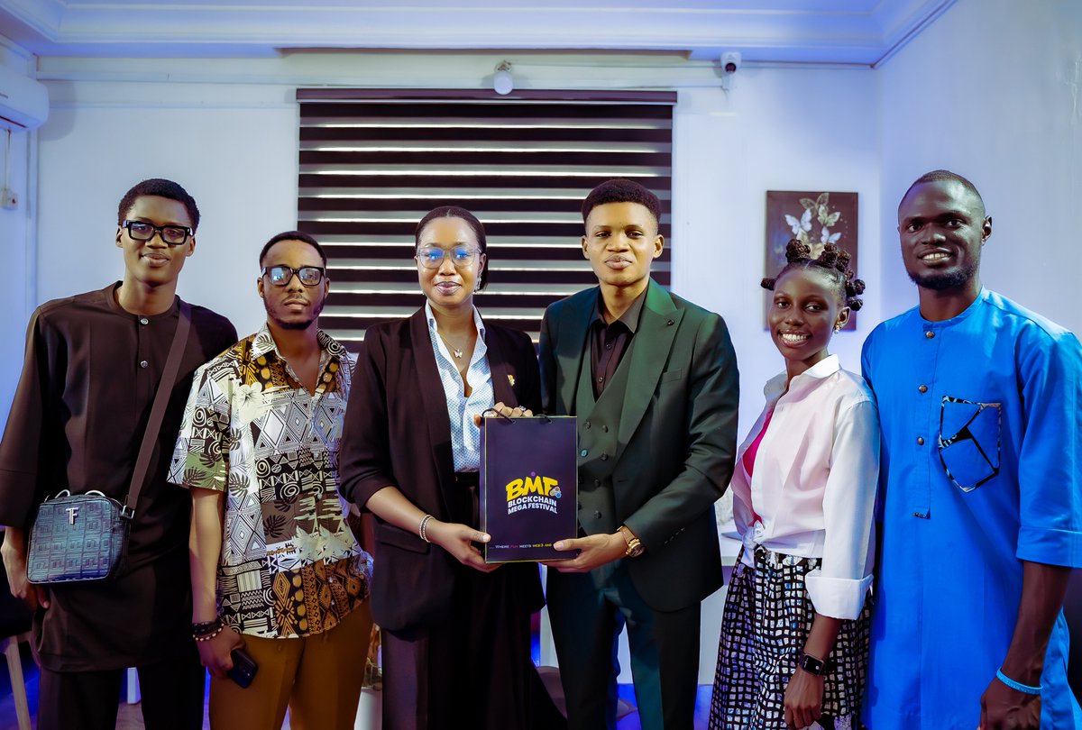 rm_nerd001's tweet photo. We had a successful meeting with @lady_henriet the SSA TO THE GOVERNOR ON NEW MEDIA DELTA STATE.

Blockchain Mega Festival is that bridge - using entertainment as a tool to connect entrepreneurs, creators, and innovators through the power of Web3.

🗓️: DEC 6TH
📍:DELSU,ABRAKA https://t.co/bYTP3QigPU