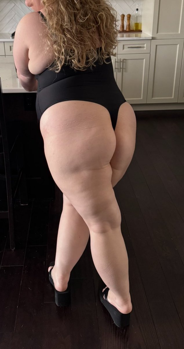 CurvyWife tweet media