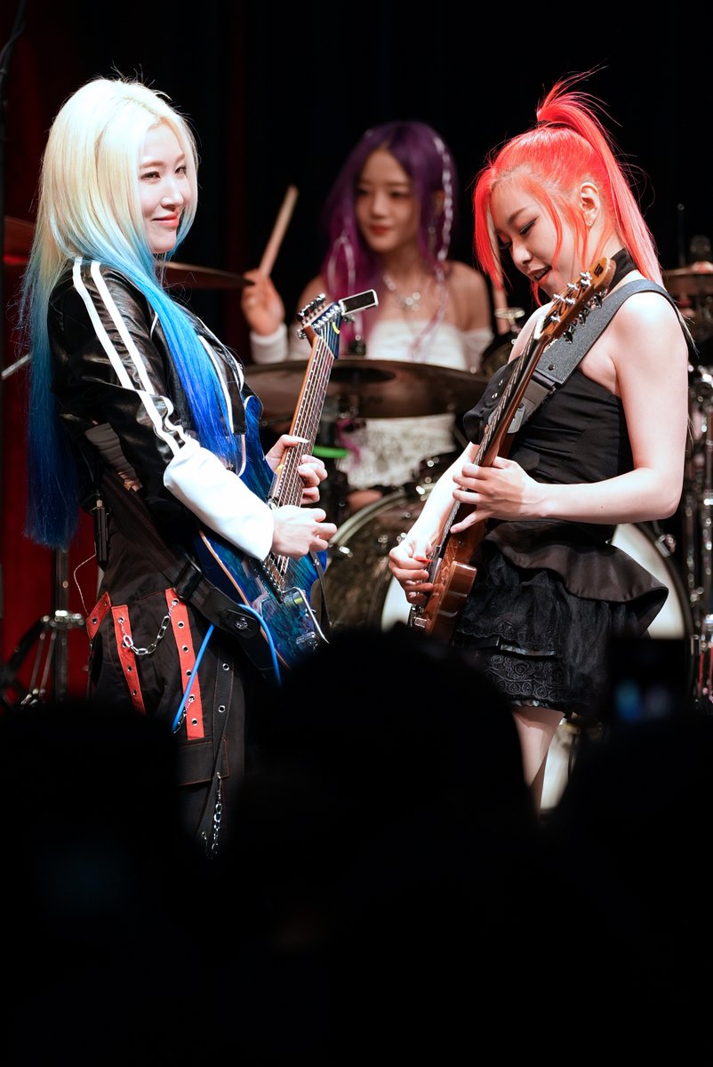 masahiro_kpop's tweet photo. 20251107
Rolling Quartz JAPAN SHOWCASE2025 -Quarz Echo-
#롤링쿼츠 #rolling_quartz #ローリング・クオーツ https://t.co/0ynLhwqBih