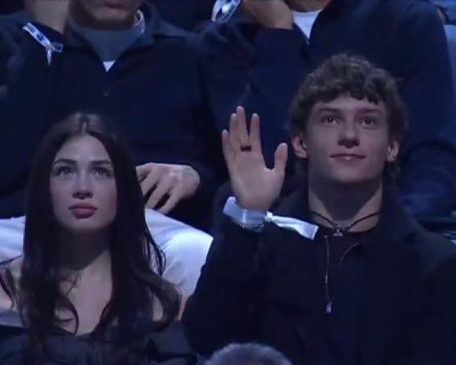 hot girl loser boyfriend