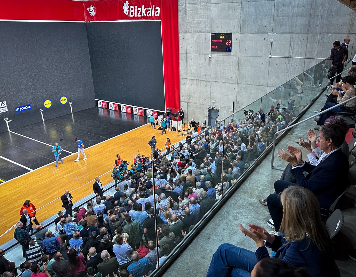 ¡Orgullosos de tu gran campeonato del Cuatro y Medio, Javier! Hemos disfrutado mucho y has conseguido ilusionar a toda tu tierra. Esta vez no has logrado el triunfo, ante un gran Peio Etxeberria, pero seguiremos apoyándote para verte en lo más alto la próxima vez. ¡Aúpa, Zabala!