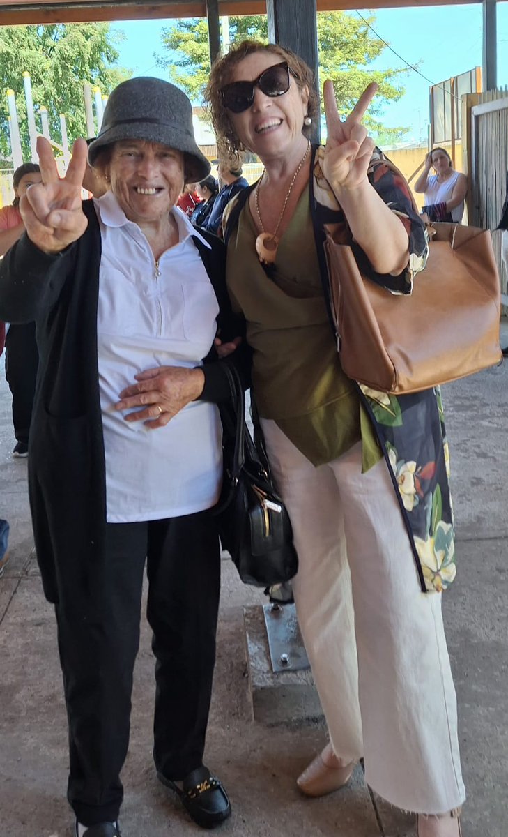 ArmandoJavierO4's tweet photo. Mi querida suegra y My Love, Felices de haber votado 2...me hizo el día.
Vamos que sé puede, ya falta poco para el recuento. https://t.co/J0sLgG0Glo