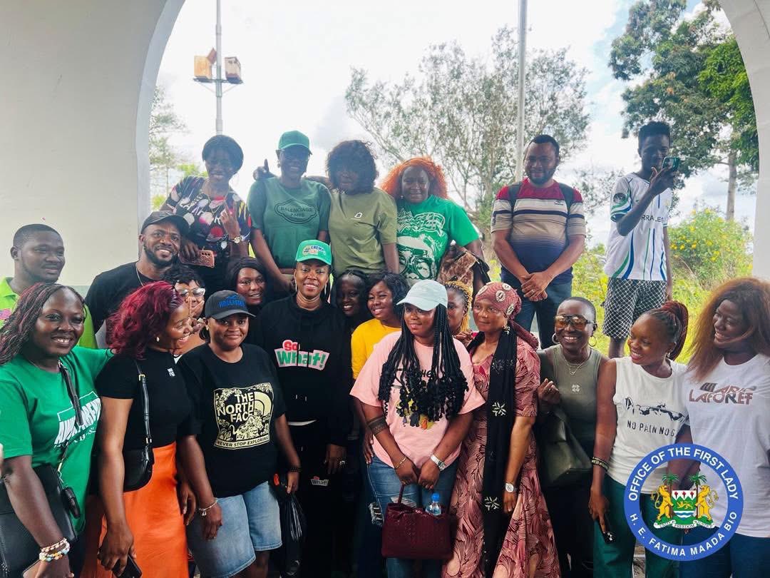 FirstLadyBio's tweet image. On my way to Kenema, I made a brief stop in Bo. During my short stay, I had the pleasure of engaging and interacting with SLPP stakeholders, women, and nurses in the district.

I’m always available for my people, and no matter the circumstance, I will continue to give them the…