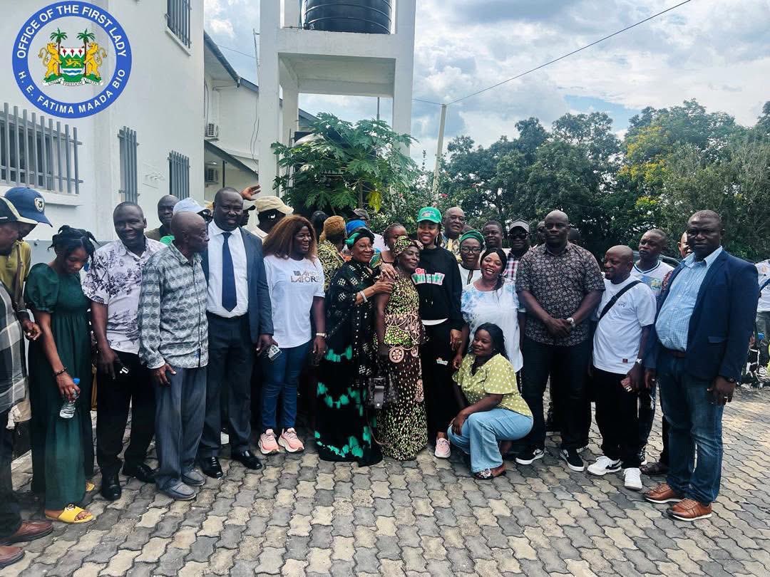 FirstLadyBio's tweet image. On my way to Kenema, I made a brief stop in Bo. During my short stay, I had the pleasure of engaging and interacting with SLPP stakeholders, women, and nurses in the district.

I’m always available for my people, and no matter the circumstance, I will continue to give them the…