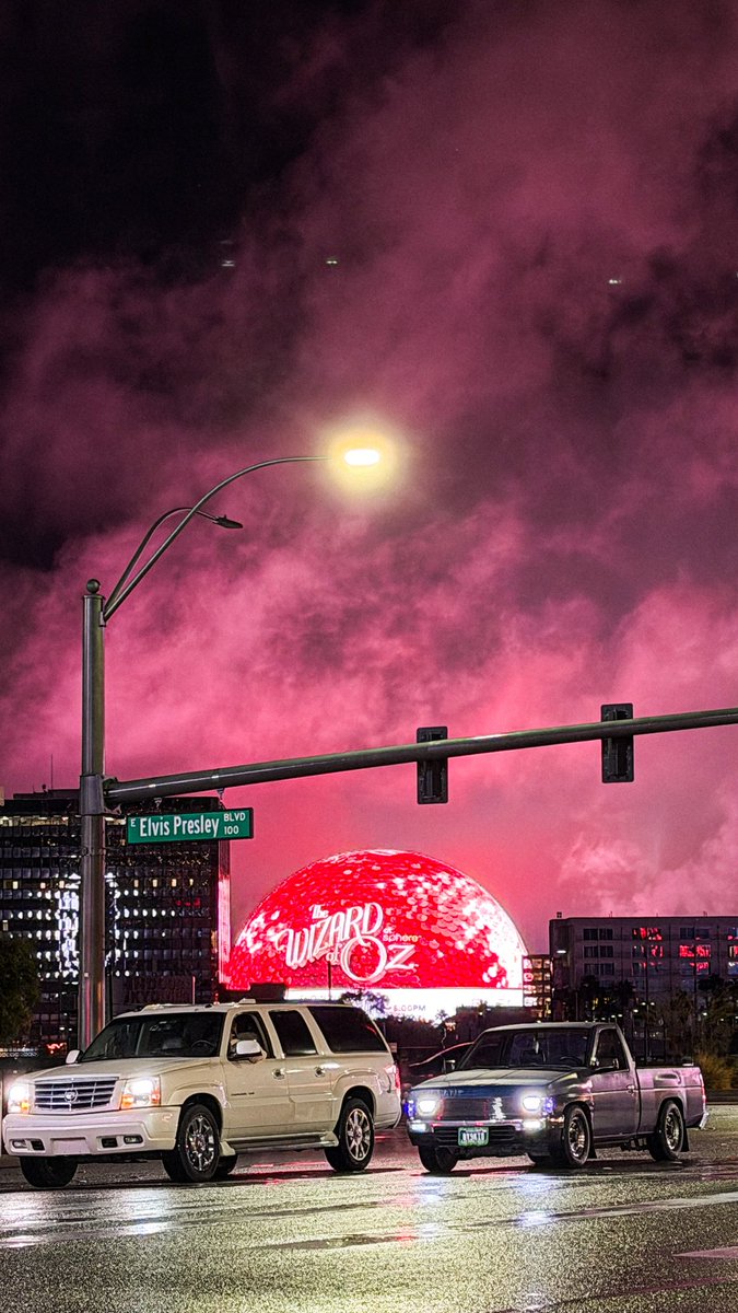 jstnstphns's tweet photo. Vegas was showing off last night. ✨ https://t.co/xBoRphvUlb