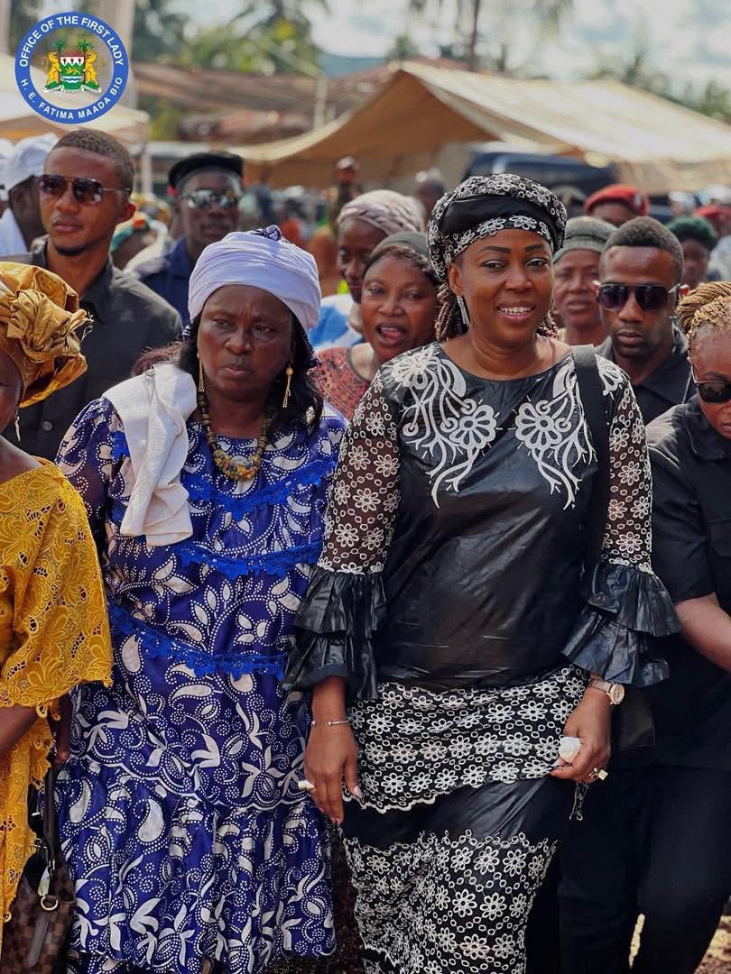 FirstLadyBio's tweet image. I reached out to members of the Vibbi family in Kandu Leppiama Chiefdom, Kenema District, following the news of the traditional illness of P.C. Madam Theresa Vibbi. On behalf of my husband, who holds the highest respect for our traditional leaders, I extended our sympathy,…