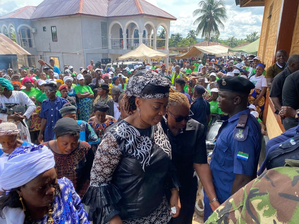 FirstLadyBio's tweet image. I reached out to members of the Vibbi family in Kandu Leppiama Chiefdom, Kenema District, following the news of the traditional illness of P.C. Madam Theresa Vibbi. On behalf of my husband, who holds the highest respect for our traditional leaders, I extended our sympathy,…