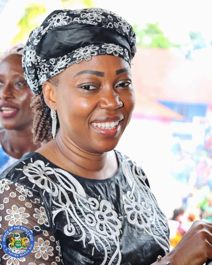 FirstLadyBio's tweet image. I reached out to members of the Vibbi family in Kandu Leppiama Chiefdom, Kenema District, following the news of the traditional illness of P.C. Madam Theresa Vibbi. On behalf of my husband, who holds the highest respect for our traditional leaders, I extended our sympathy,…