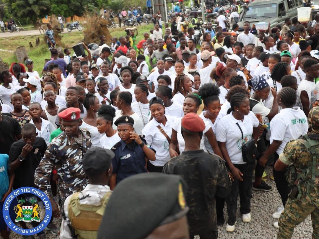 FirstLadyBio's tweet image. Following my engagement in Bo, I arrived in Kenema this evening.

My arrival in Kenema is always overwhelming, but what made today’s visit even more special was the warm welcome from a group of young girls and women known as “Fatima Maada Bio Young Women in Action”. They truly…