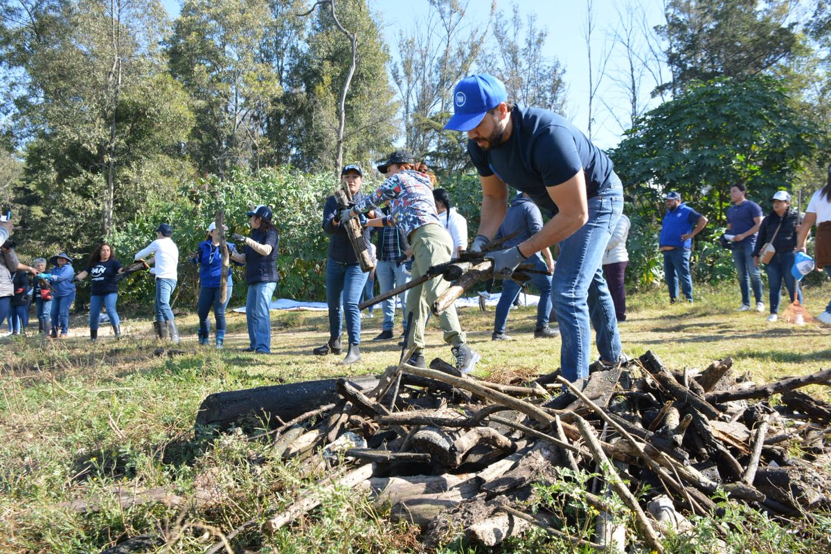 Hoy nos sumamos a la Jornada Nacional de Limpieza organizada por las Secretarías de Desarrollo Sustentable y Vinculación con la Sociedad del PAN Estado de México, realizada en el Lago de Guadalupe, en Cuautitlán Izcalli.
Gracias a todos por su participación.
¡Feliz domingo! 💙