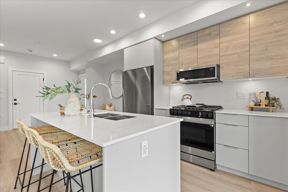 raicon_ca's tweet photo. Have you seen our newest show homes yet? 👀 

Make your appointment to tour our two brand new, fully furnished show homes this week! Chat with us at our presentation centre and explore our 10 move-in ready townhomes at Rydge. https://t.co/h2Si3tdd16