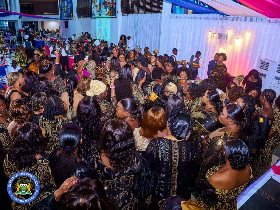 FirstLadyBio's tweet image. Last night, as a proud daughter of Kono, I joined my sisters at the Eastern Region Women’s Network (ERWEN) fundraising dinner held at the Freetown International Conference Center. 

The event was not only about feeding the body but also about fueling a movement that calls for…