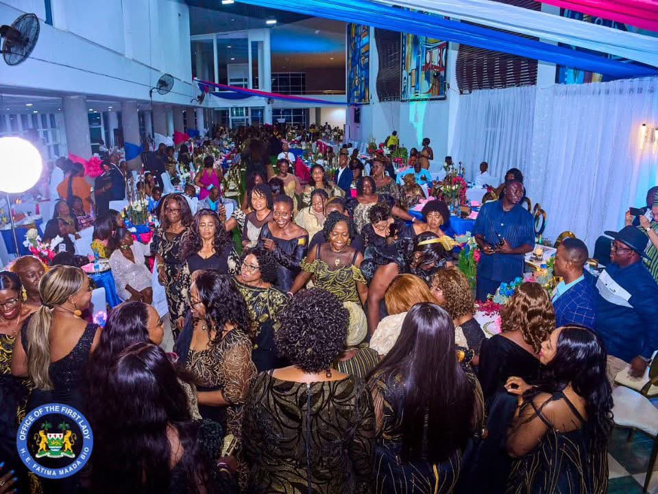 FirstLadyBio's tweet image. Last night, as a proud daughter of Kono, I joined my sisters at the Eastern Region Women’s Network (ERWEN) fundraising dinner held at the Freetown International Conference Center. 

The event was not only about feeding the body but also about fueling a movement that calls for…