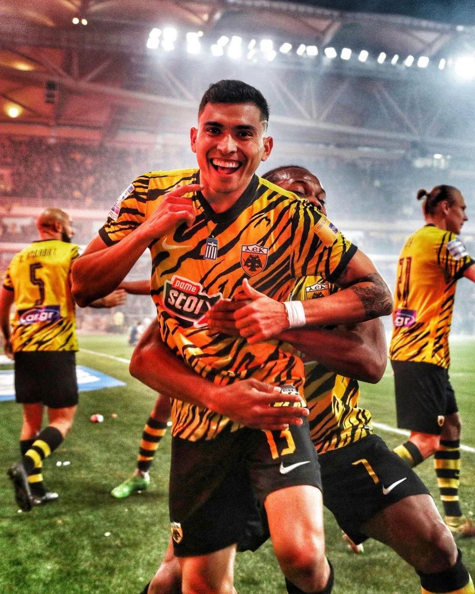 Traumatize a fanbase with two pictures 
#aekfc
#Αλαφουζος