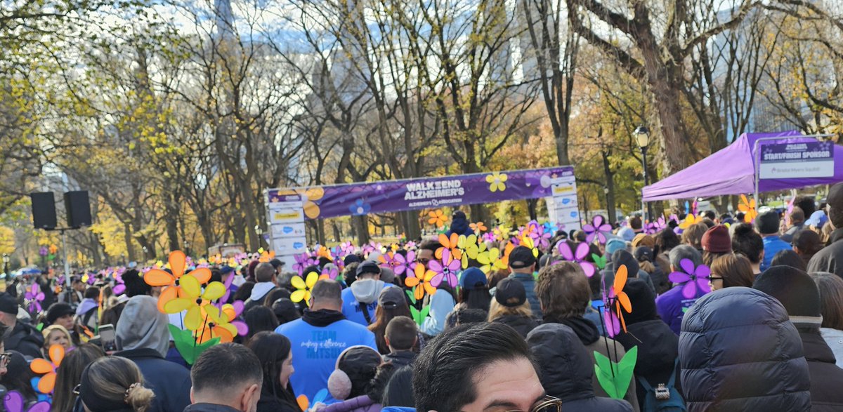 Aakanksha_India's tweet image. Pictures from yesterday's #WalktoEndAlz in Central Park ✨️
