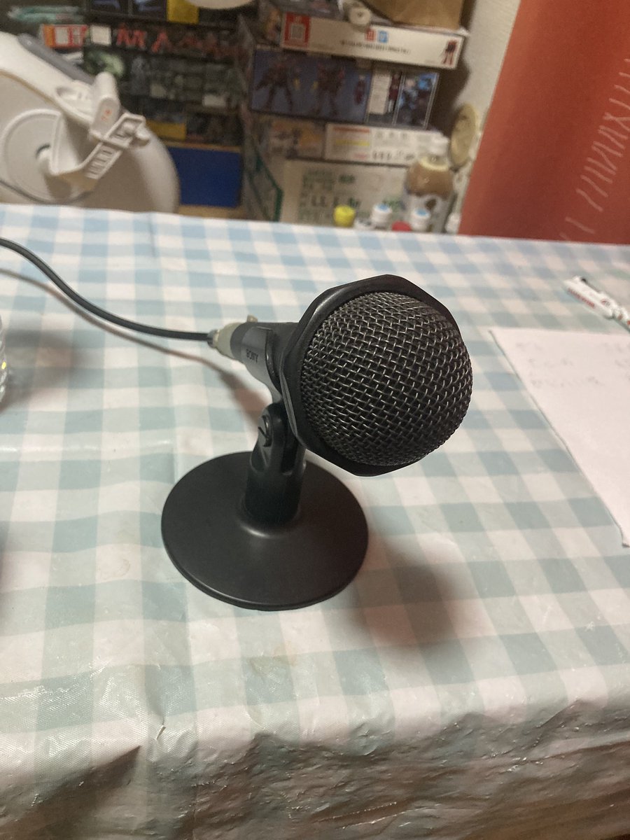 土曜日、ラジオの収録に出演してきた。
３週間分収録したが、芸能人でも俳優でもない、ただの一般人なので、いつどこで放送するとかは、宣伝致しません。