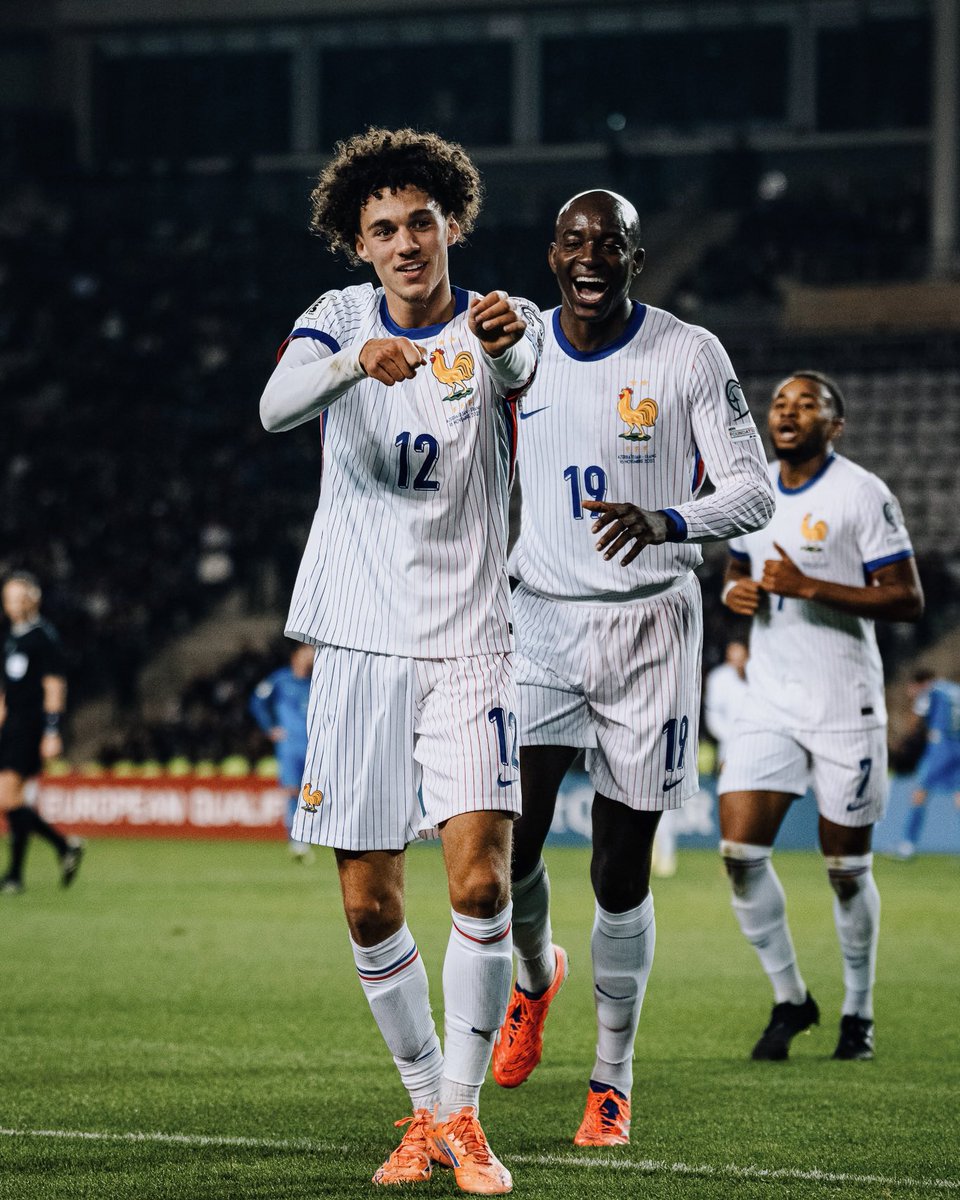Nesmaar_A's tweet image. Belle victoire pour finir l’année !
Très fier d’avoir marqué mon premier but en @equipedefrance 😍🇫🇷