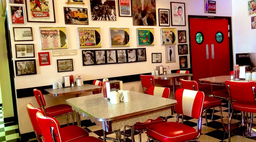 introvertds's tweet image. Eat to outlast the void