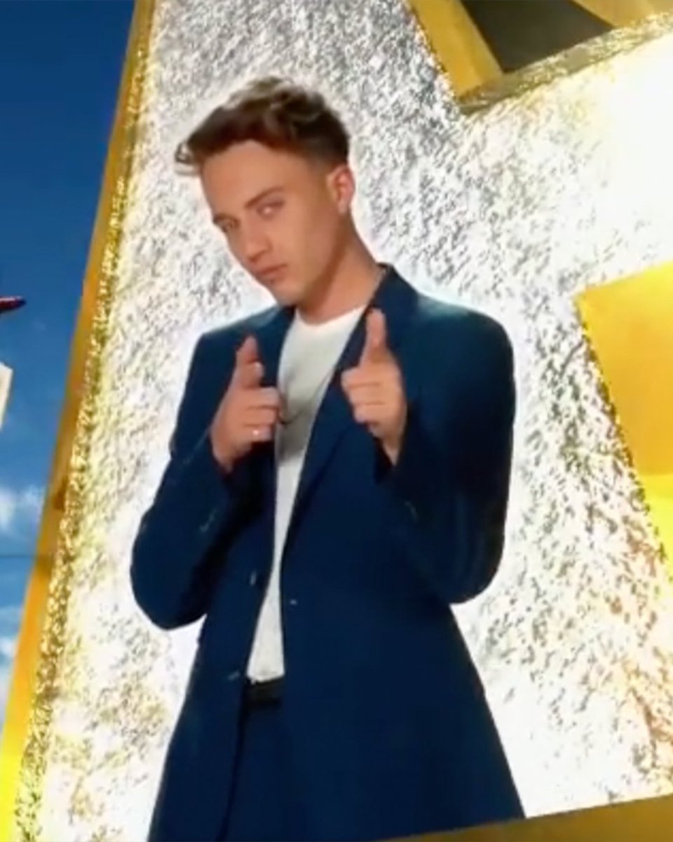 Does it ever drive you crazy just how fast the night changes? 🥹🥹 #ImACeleb