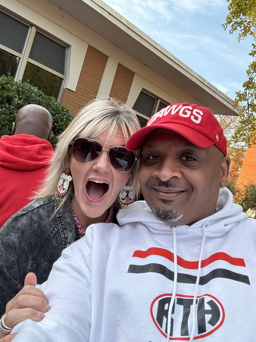 Respect the Hedges tweet media