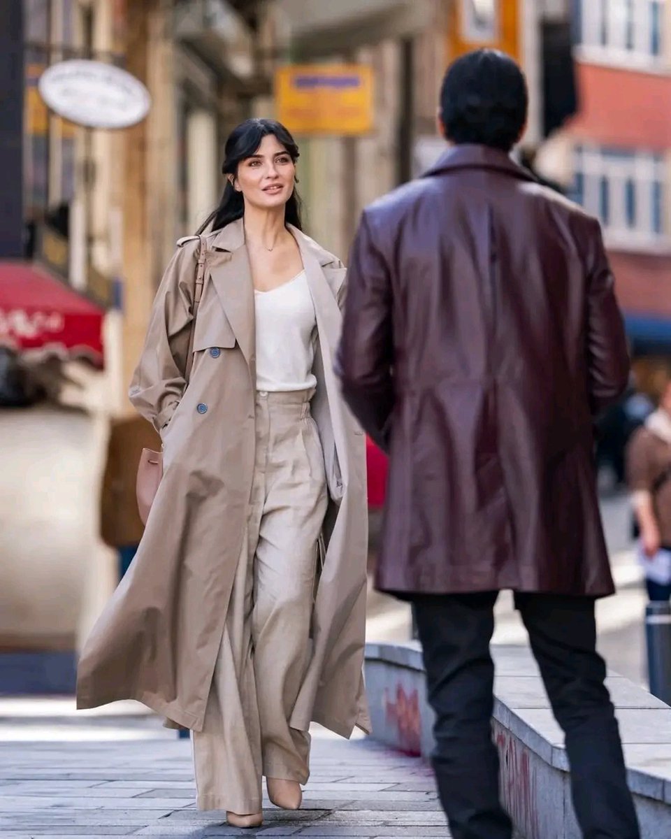 أهواك في قربك وف بعدك واشتاق لوصلك وأرضي جفاك...إنت الحب❤️