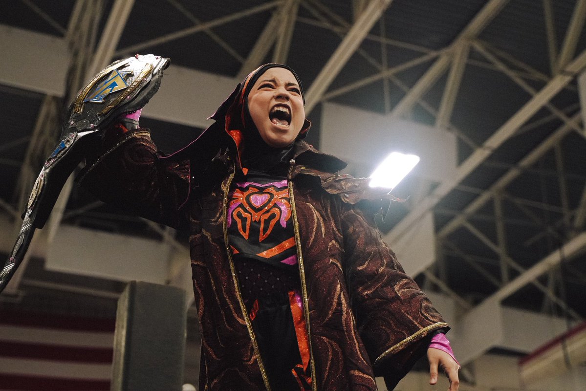 IamDannyDarko's tweet image. I photographed this match. Put my camera down and gave her a round of applause during her introduction.

Can’t wait to see what the future brings for her and for other Hijabi athletes.