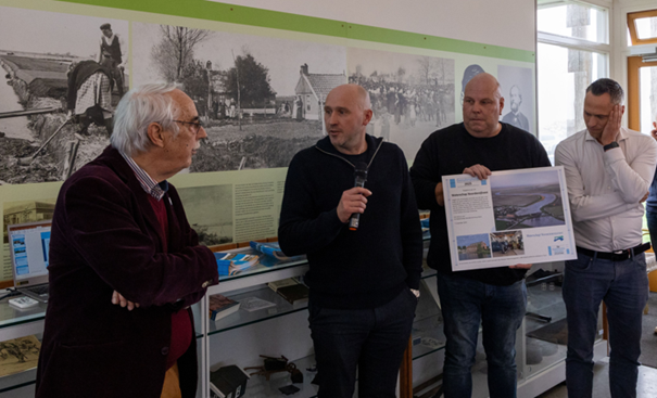 Op 7 november jl heeft de Nederlandse Gemalenstichting voor de tiende keer de "Gemalenpluim" uitgereikt. Dit jaar gingen de prijzen naar De Hooge Boezem achter Haastrecht in Haastrecht (1872) en De Waterwolf in Lauwerszijl (1920). Gefeliciteerd! lnkd.in/eqBC4YKF