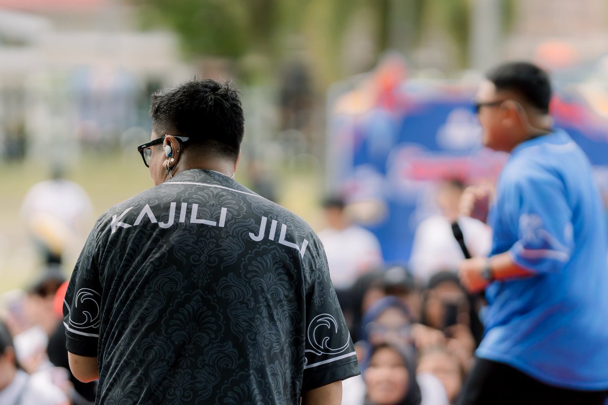 Finally Bisa Membersamai 
Kaks RISE ONE
Diatas Panggung !!!
.
Acara Senam Sehat Ordik <a href="/kemenpora/">Kemenpora RI</a> 
Tanggal 15 Nov 2025
Di Rumah Adat Mamuju !
.
📸 @arqam_al_ 
👕 @ajaxapparelmmj 
.
#RiseOne #Kajilijili #BackingVocal #Bangga #LocalHero #Mamuju #SulawesiBarat #PeranakanMamuju