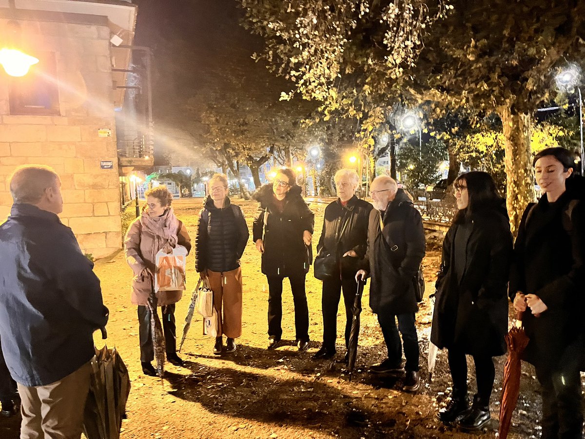 Roteiro polo Cambados de Plácido como colofón dun estupendo día. Agardando pola II edición do Seminario. Gracias a tódolos asistentes e colaboradores.