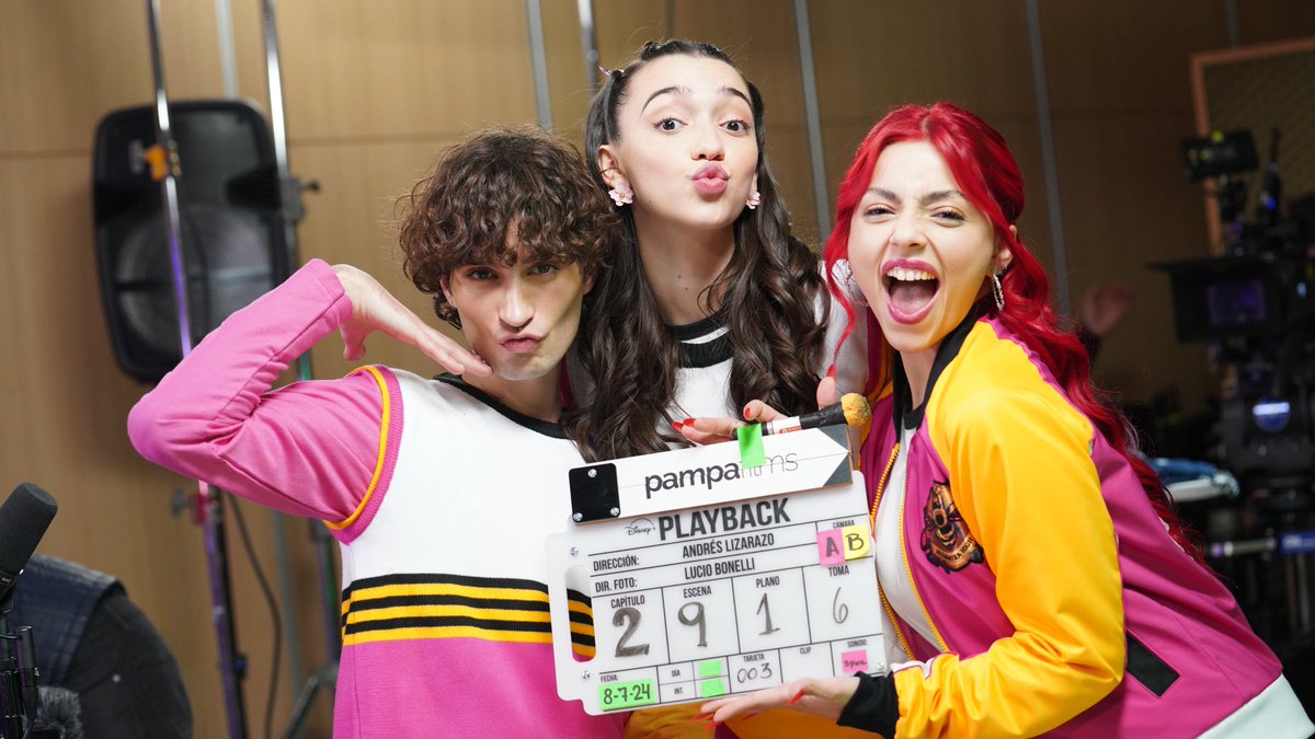 castroojuli's tweet photo. QUEREMOS PLAYBACK 2 

si amigos yo también me sumo QUE GANAS #PlaybackDisney https://t.co/b6Tj4LeHQg