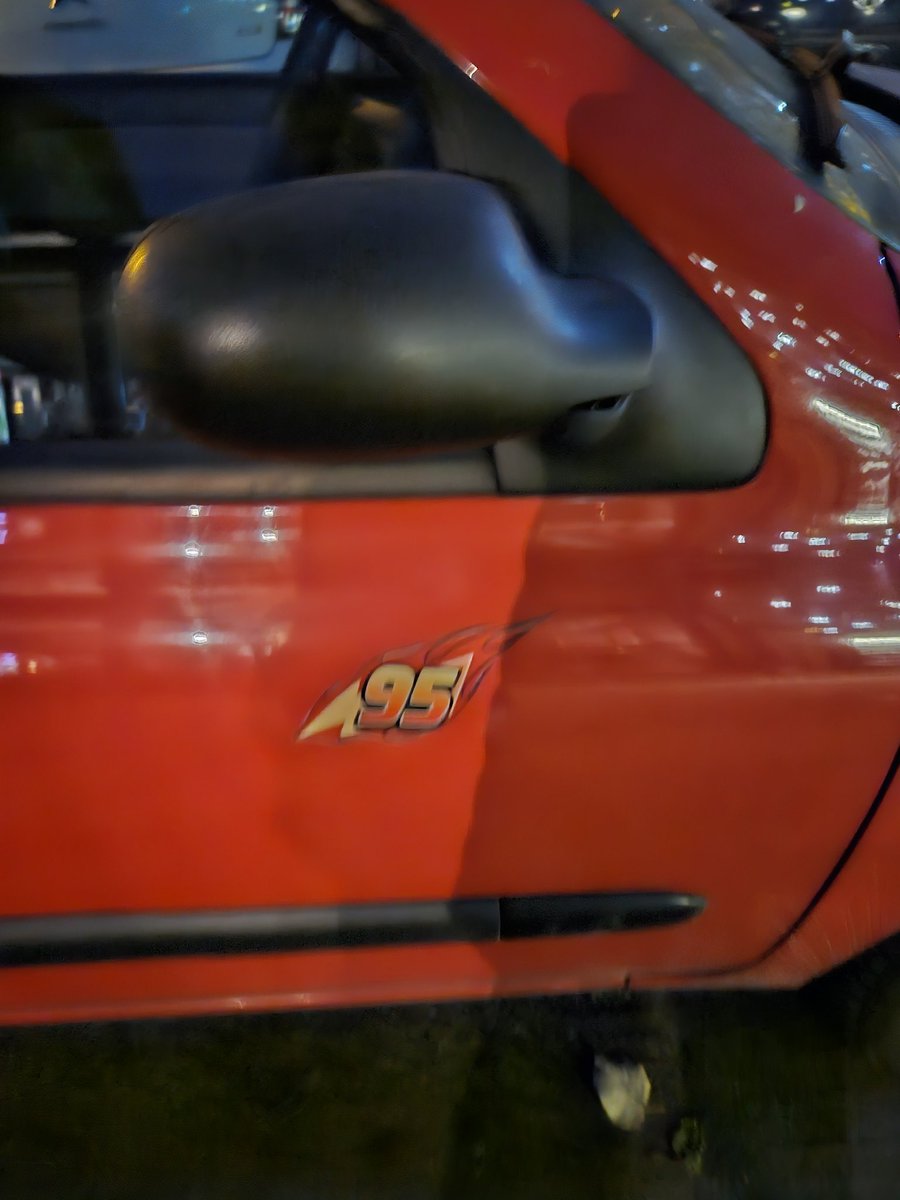 canwegiveitall's tweet photo. Zapravo ćemo ovom kralju ukrasti ideju, jer kući imamo još starijeg Clia, crvenog naravno :D #ligthningmcqueen https://t.co/BNo6XnVaog