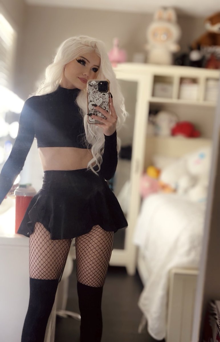 KyleeCarterrr's tweet image. 🖤 twitch.tv/justfoxii