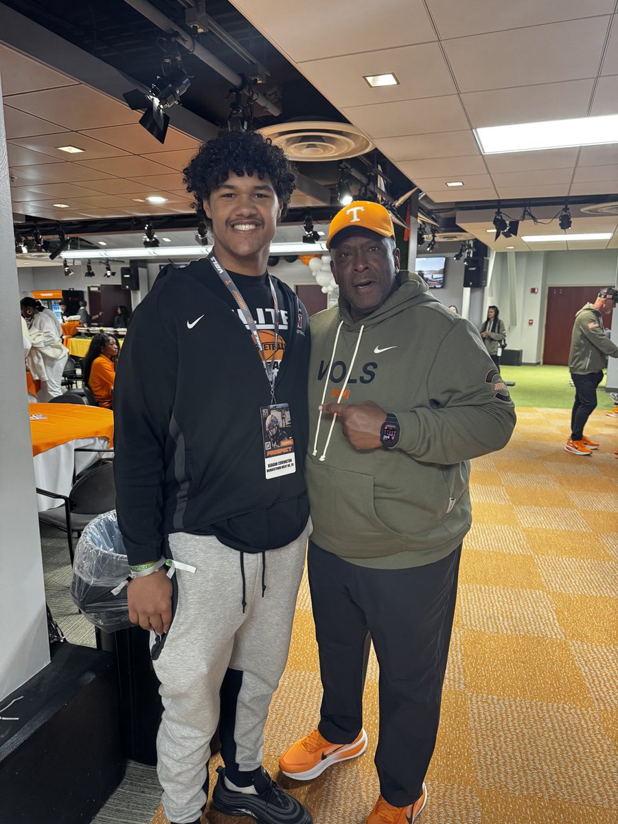 Keagancov2009's tweet photo. Had a great time at Tennessee this weekend !!!! 
@coachg76 @ColemanMinnis @CoachKelseyPope @CooperBell30 
@PennySmith_ @CSmithScout  @shaynep_media @MoWestTrojanFB @ChadSimmons_ @coachjoshheupel @CoachTimBanks @Vol_Football https://t.co/iRvM2lGgKQ