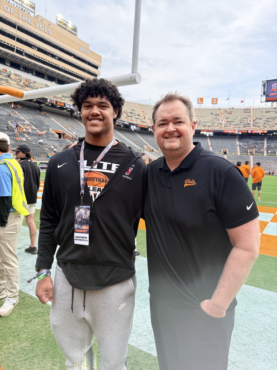 Keagancov2009's tweet photo. Had a great time at Tennessee this weekend !!!! 
@coachg76 @ColemanMinnis @CoachKelseyPope @CooperBell30 
@PennySmith_ @CSmithScout  @shaynep_media @MoWestTrojanFB @ChadSimmons_ @coachjoshheupel @CoachTimBanks @Vol_Football https://t.co/iRvM2lGgKQ