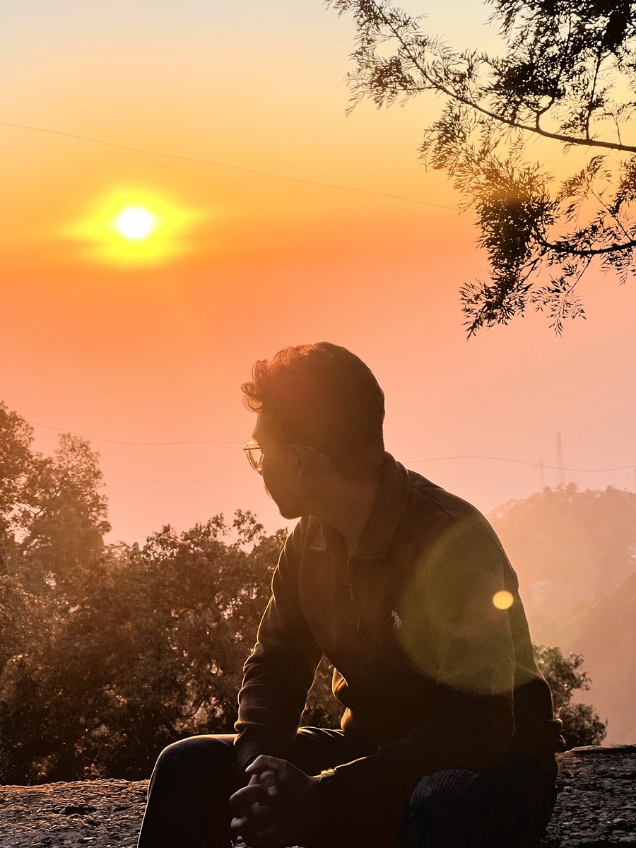 ImHappyKumar's tweet photo. Even endings have their own beauty ❤️
#kasauli #sunset #travel https://t.co/jCMznpq0Fk