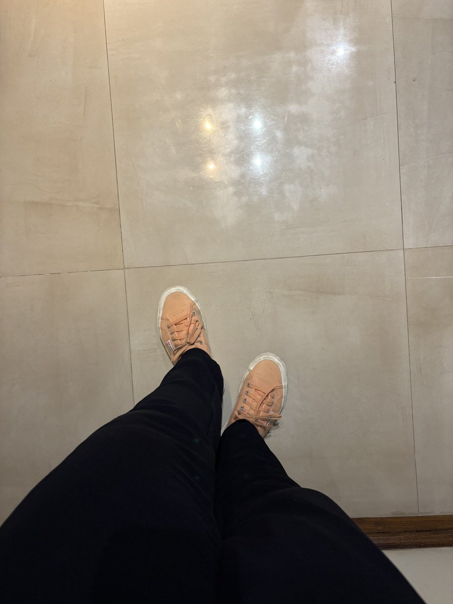 ArtoisLibra's tweet image. #dressedforsuccess In der Tagesbekleidung zum Abendessen - habe den Verdacht, dass die Bluse einen Hauch zu auffällig für die Straßen von Kairo war …