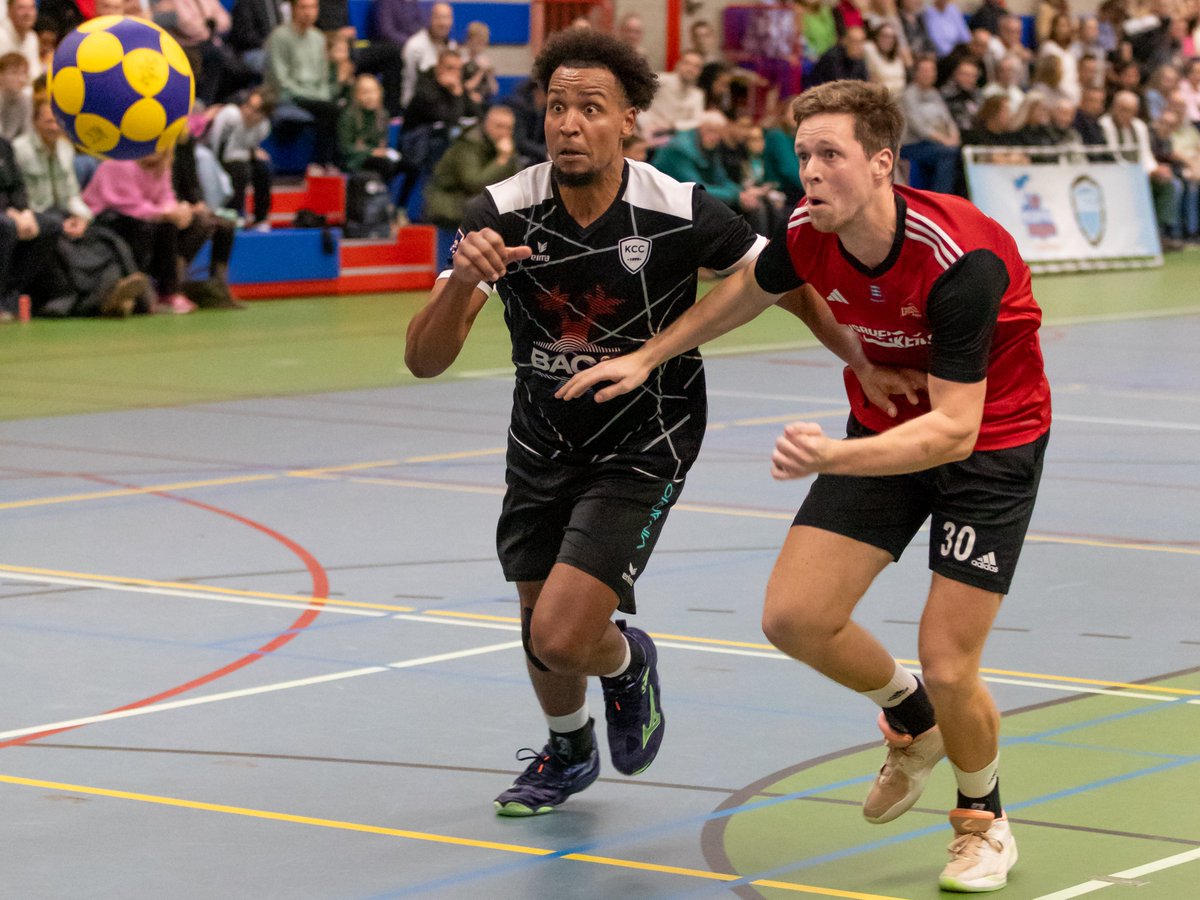 KCC/CK Kozijnen pakt eerste zege in overtuigend duel tegen KVS (21-14) kcconline.nl/korfbal/korfba…