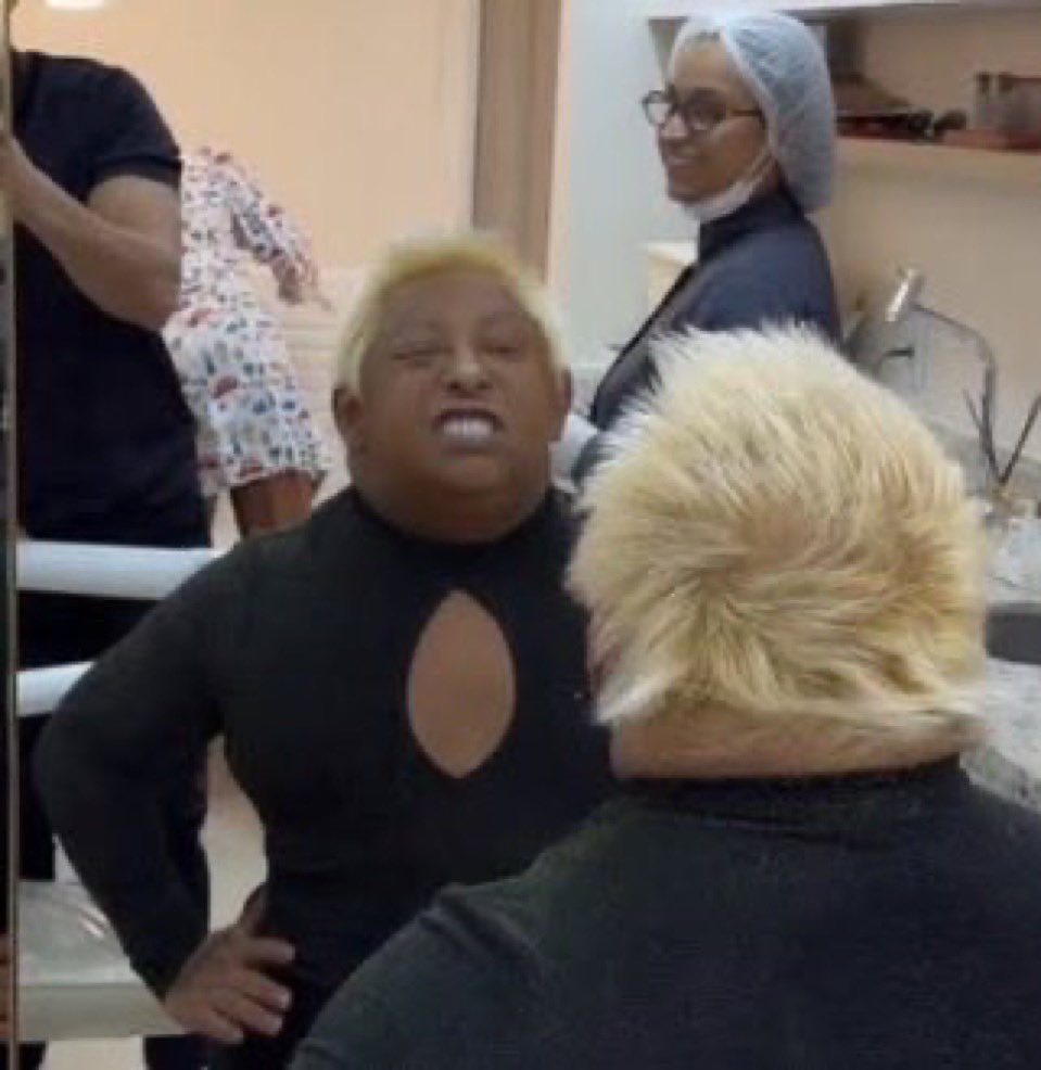 lucascrocs's tweet image. eu (xixa) falar inglês e meus irmãos (heteros) não só prova que todo viado já vem c a skill de falar inglês